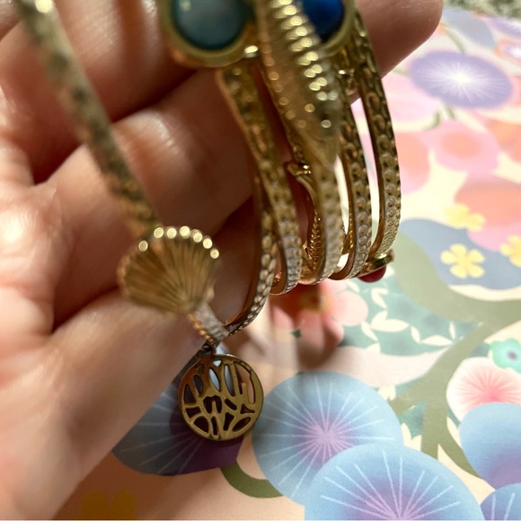 Goldtone Lilly Pulitzer bangle bracelet set 8 bangles shells fish - Picture 6 of 10